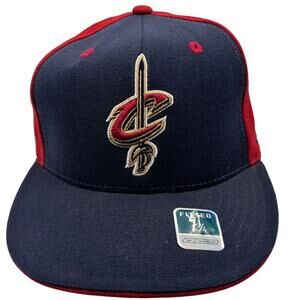 Vintage Cleveland Cavaliers NBA Reebok Fitted Hat Navy Red Cap Size 7 1/4